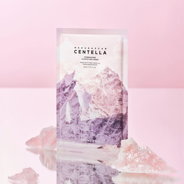 Купити Тканинна маска для звуження пор та очищення шкіри SKIN1004 Madagascar Centella Poremizing Clarifying Mask на LovelyBunny.com.ua