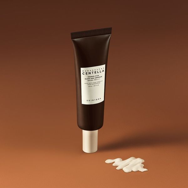 Купити Сонцезахисна сироватка з пробіотиками та з ефектом сяйва SKIN1004 Madagascar Centella Probio-Сica Glow Sun Ampoule на LovelyBunny.com.ua