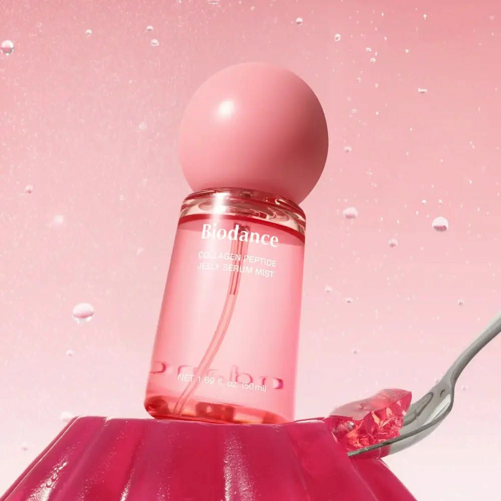 Купити Зволожувальний антивіковий міст-серум з колагеном та пептидами Biodance Collagen Peptide Jelly Serum Mist на LovelyBunny.com.ua