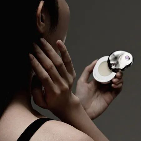 Купити Тверді парфуми-бальзам із теплим деревним ароматом KUNDAL Objet by Kundal Solid Perfume Balm Stay Wood на LovelyBunny.com.ua